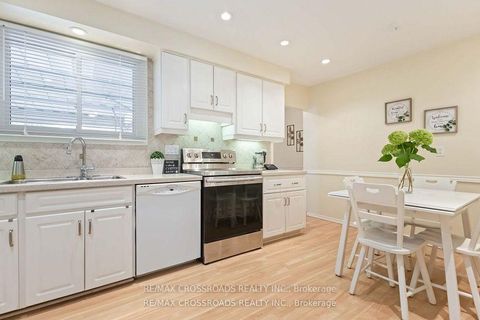 Photo 15 at 3 Bowater Drive, Sullivan, Toronto