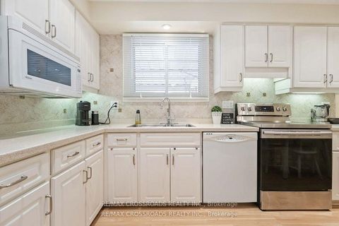 Photo 16 at 3 Bowater Drive, Sullivan, Toronto