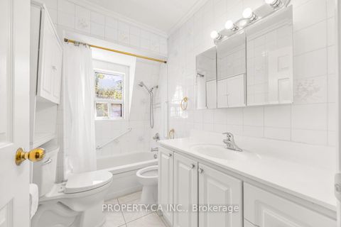 Photo 12 at 889 Palmerston Avenue, Annex, Toronto