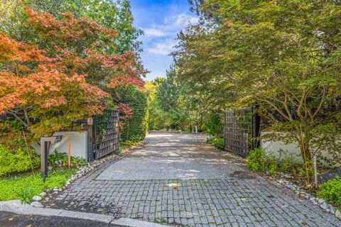 Photo 1 at 18 Timberglade Court, York Mills, Toronto