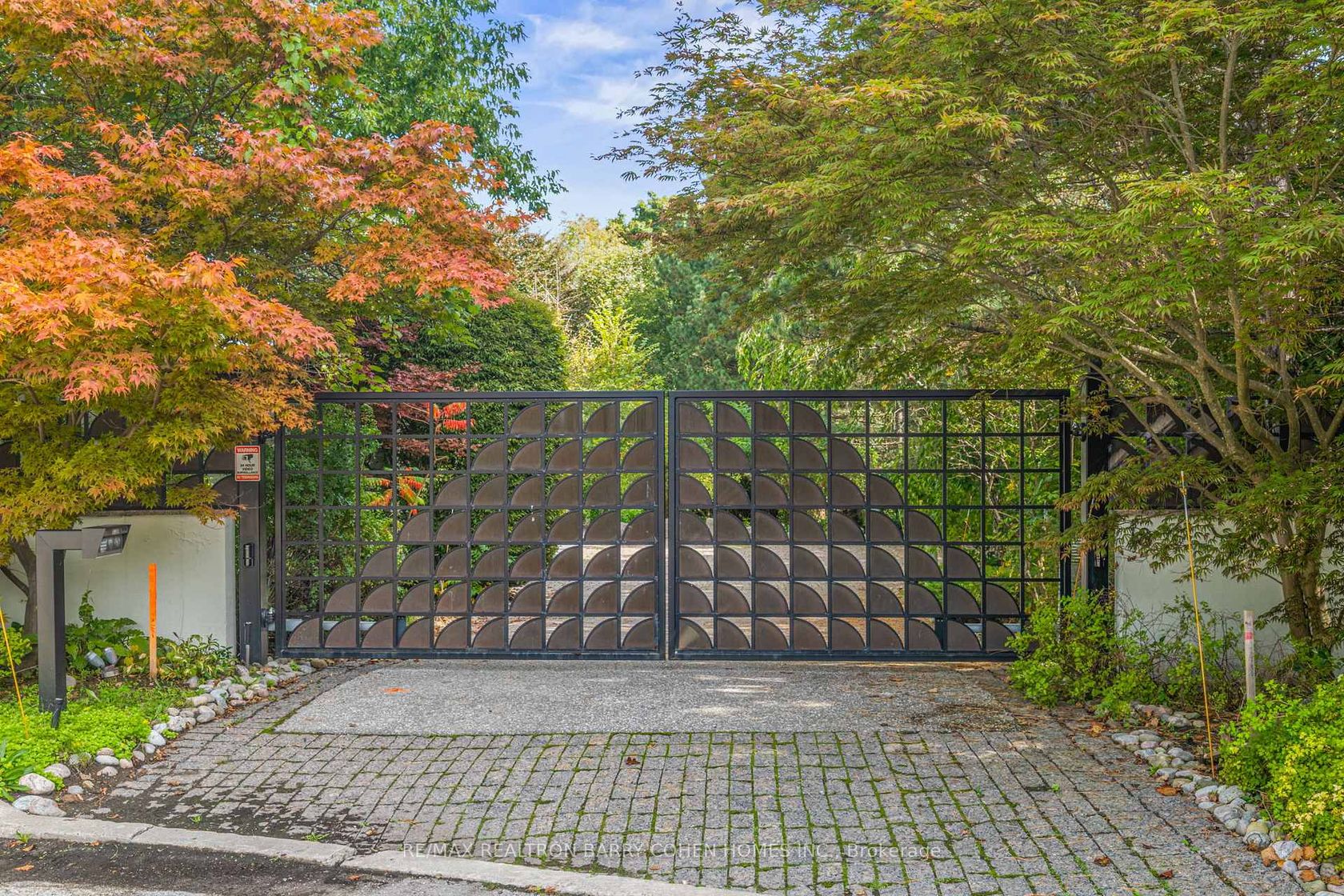 18 Timberglade Court, York Mills, Toronto by Loree Meneguzzi Real Estate 18 Timberglade Court, York Mills, Toronto
