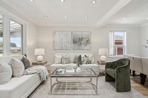 Photo 5 at 22 Citadel Drive, Eglinton East, Toronto