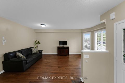 Photo 3 at 20 Decoroso Drive, Sonoma Heights, Vaughan