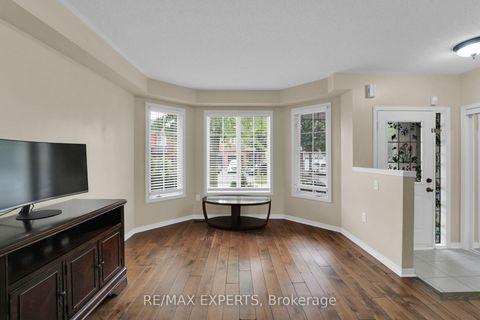 Photo 7 at 20 Decoroso Drive, Sonoma Heights, Vaughan