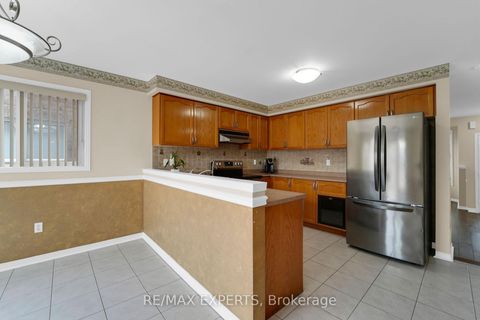 Photo 13 at 20 Decoroso Drive, Sonoma Heights, Vaughan