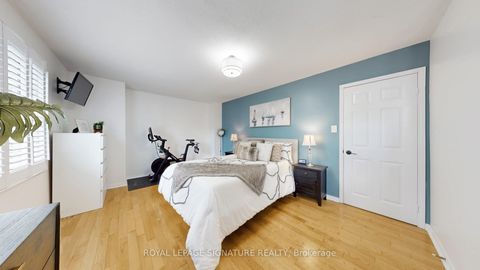 Photo 9 at 26 Holmbush Crescent, Steeles, Toronto