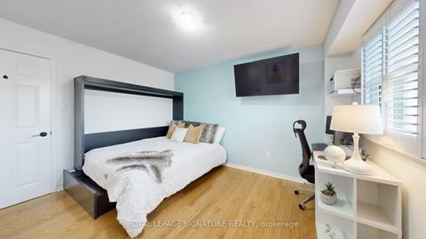 Photo 11 at 26 Holmbush Crescent, Steeles, Toronto