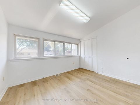 Photo 11 at 8 - 32 Sentinel Road, York University Heights, Toronto
