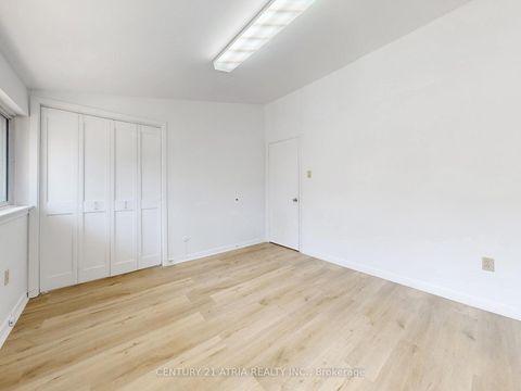 Photo 12 at 8 - 32 Sentinel Road, York University Heights, Toronto