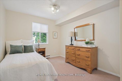 Photo 15 at 921 - 1450 Glen Abbey Gate, GA Glen Abbey, Oakville