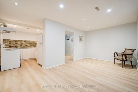 Photo 31 at 68 Laverock Avenue, Mill Pond, Richmond Hill