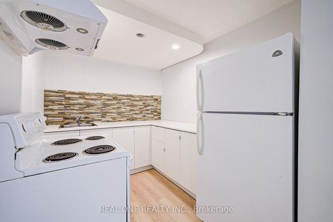 Photo 33 at 68 Laverock Avenue, Mill Pond, Richmond Hill