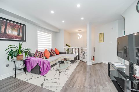 Photo 6 at 40 Rochefort Drive, Flemingdon Park, Toronto