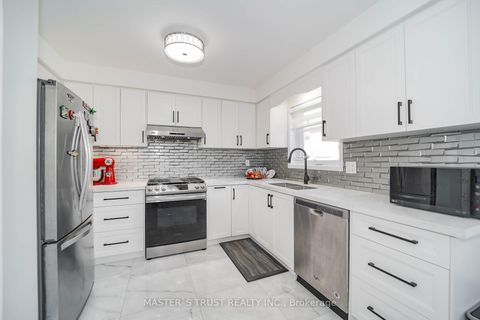 Photo 11 at 40 Rochefort Drive, Flemingdon Park, Toronto