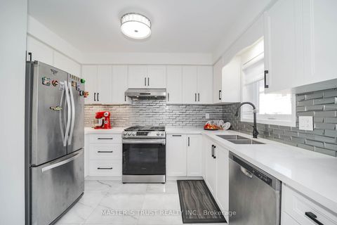 Photo 12 at 40 Rochefort Drive, Flemingdon Park, Toronto