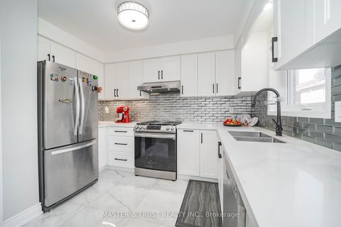 Photo 13 at 40 Rochefort Drive, Flemingdon Park, Toronto