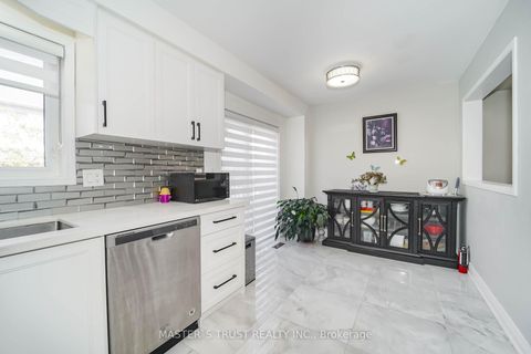 Photo 14 at 40 Rochefort Drive, Flemingdon Park, Toronto