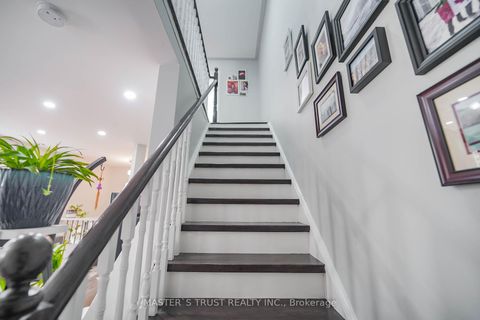 Photo 15 at 40 Rochefort Drive, Flemingdon Park, Toronto