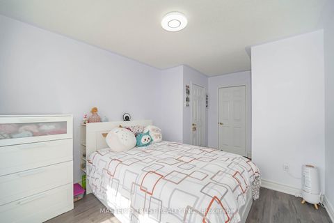 Photo 17 at 40 Rochefort Drive, Flemingdon Park, Toronto