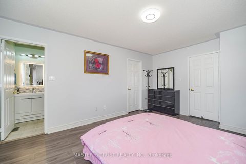 Photo 24 at 40 Rochefort Drive, Flemingdon Park, Toronto