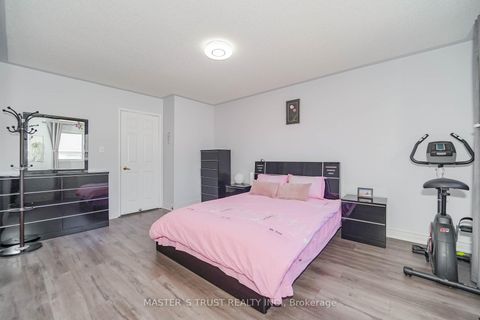 Photo 25 at 40 Rochefort Drive, Flemingdon Park, Toronto