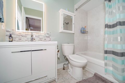Photo 26 at 40 Rochefort Drive, Flemingdon Park, Toronto
