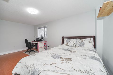 Photo 31 at 40 Rochefort Drive, Flemingdon Park, Toronto