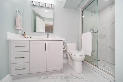 Photo 32 at 40 Rochefort Drive, Flemingdon Park, Toronto