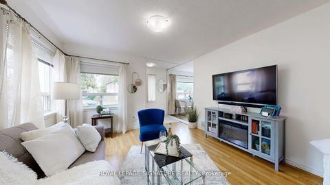 Photo 2 at 48 Acorn Avenue, City Centre West, Toronto