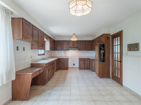 Photo 8 at 150 Maybourne Avenue, Birchmount, Toronto
