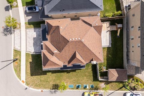 Photo 4 at 33 Conger Street, Maple, Vaughan