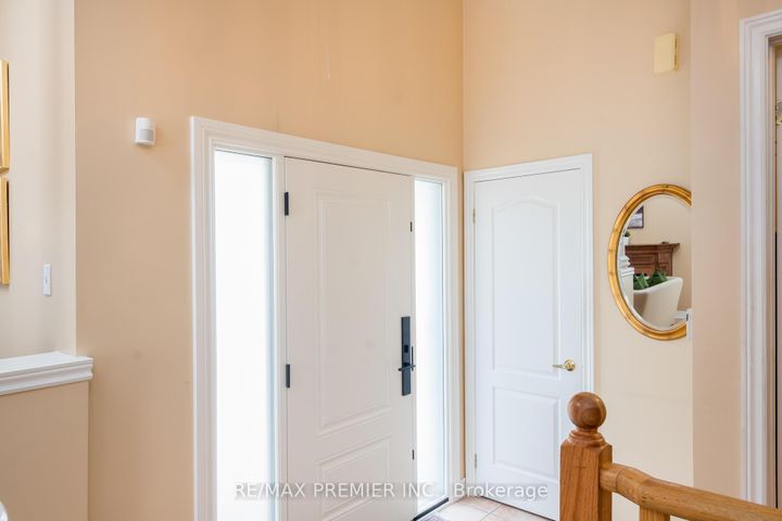 Photo 2 at 36 Toulon Crescent, Vellore Village, Vaughan