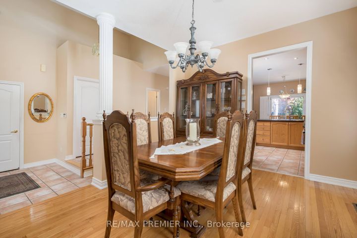 Photo 7 at 36 Toulon Crescent, Vellore Village, Vaughan