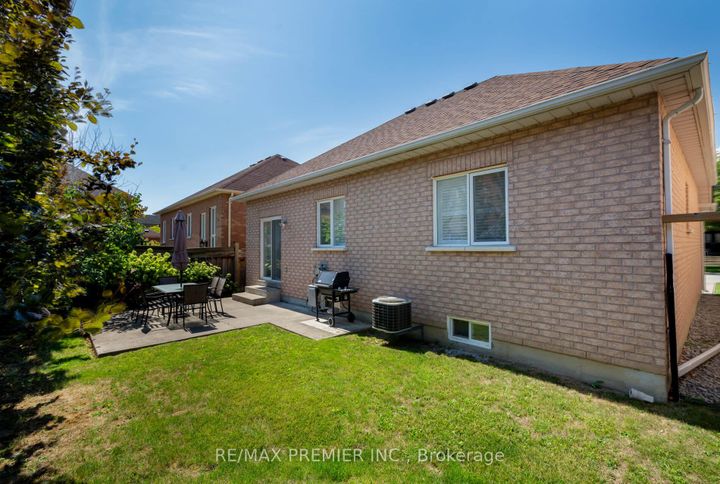 Photo 25 at 36 Toulon Crescent, Vellore Village, Vaughan