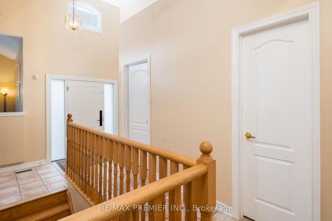 Photo 3 at 36 Toulon Crescent, Vellore Village, Vaughan