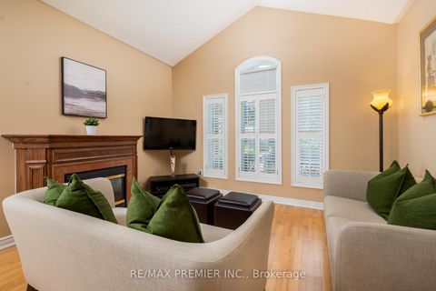 Photo 4 at 36 Toulon Crescent, Vellore Village, Vaughan