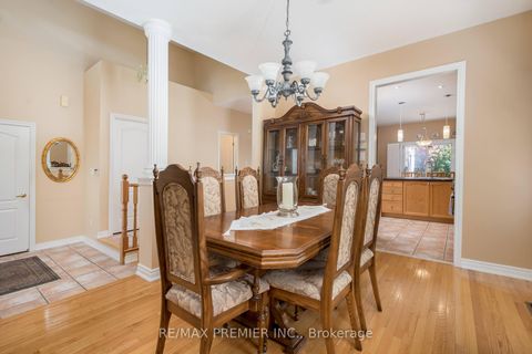 Photo 7 at 36 Toulon Crescent, Vellore Village, Vaughan
