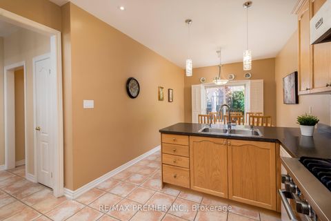 Photo 10 at 36 Toulon Crescent, Vellore Village, Vaughan