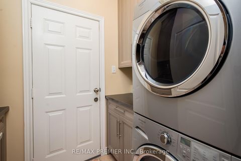 Photo 17 at 36 Toulon Crescent, Vellore Village, Vaughan