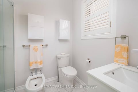 Photo 20 at 36 Toulon Crescent, Vellore Village, Vaughan