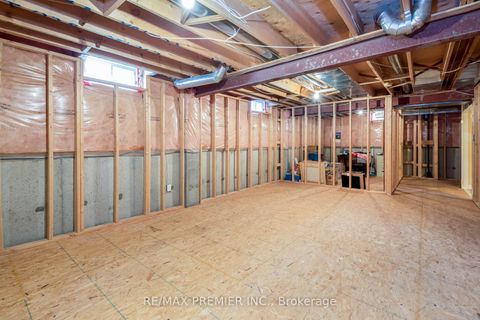 Photo 23 at 36 Toulon Crescent, Vellore Village, Vaughan
