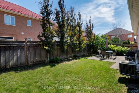 Photo 24 at 36 Toulon Crescent, Vellore Village, Vaughan