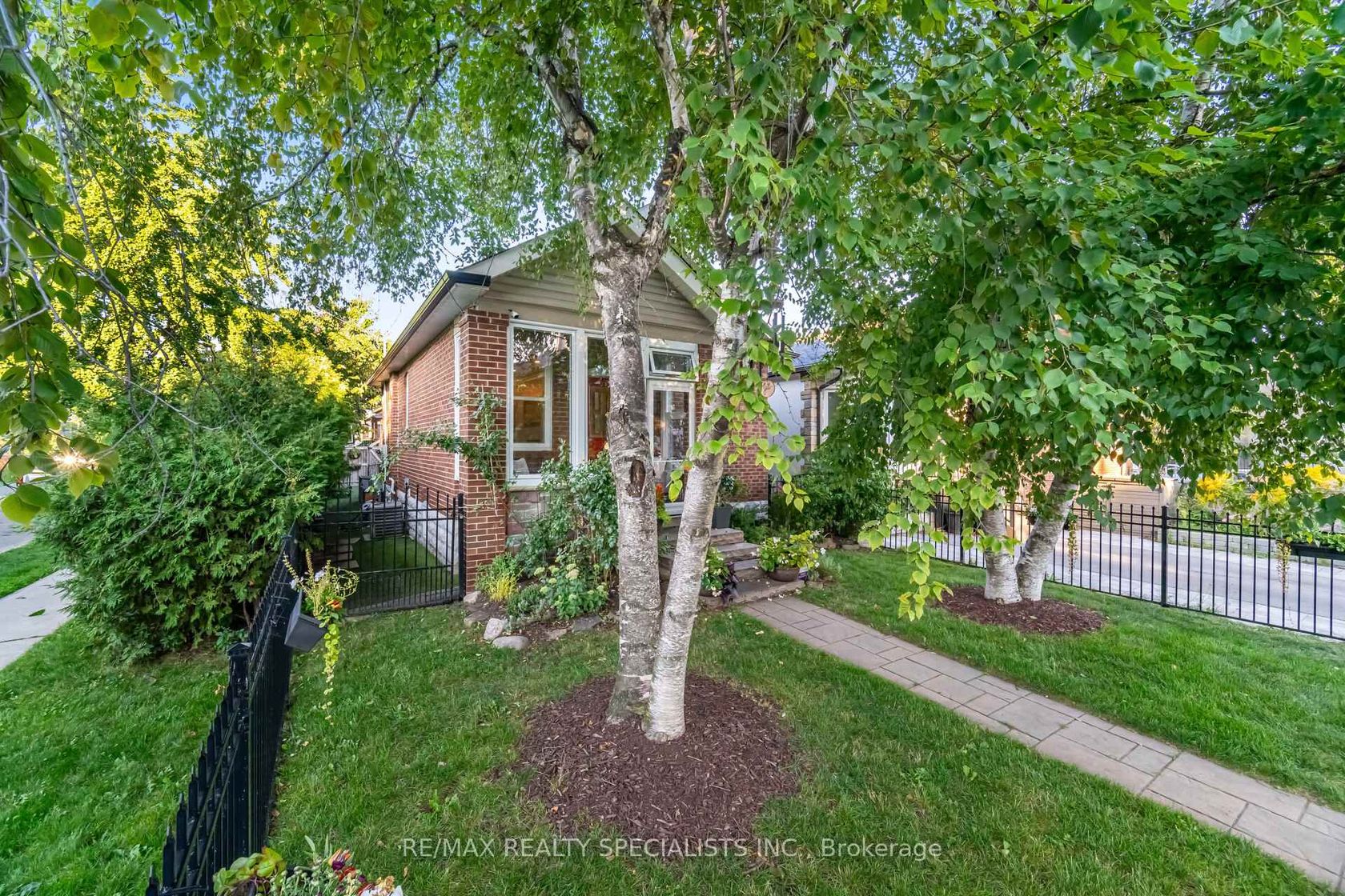 7 Twenty Ninth Street, Long Branch, Toronto 