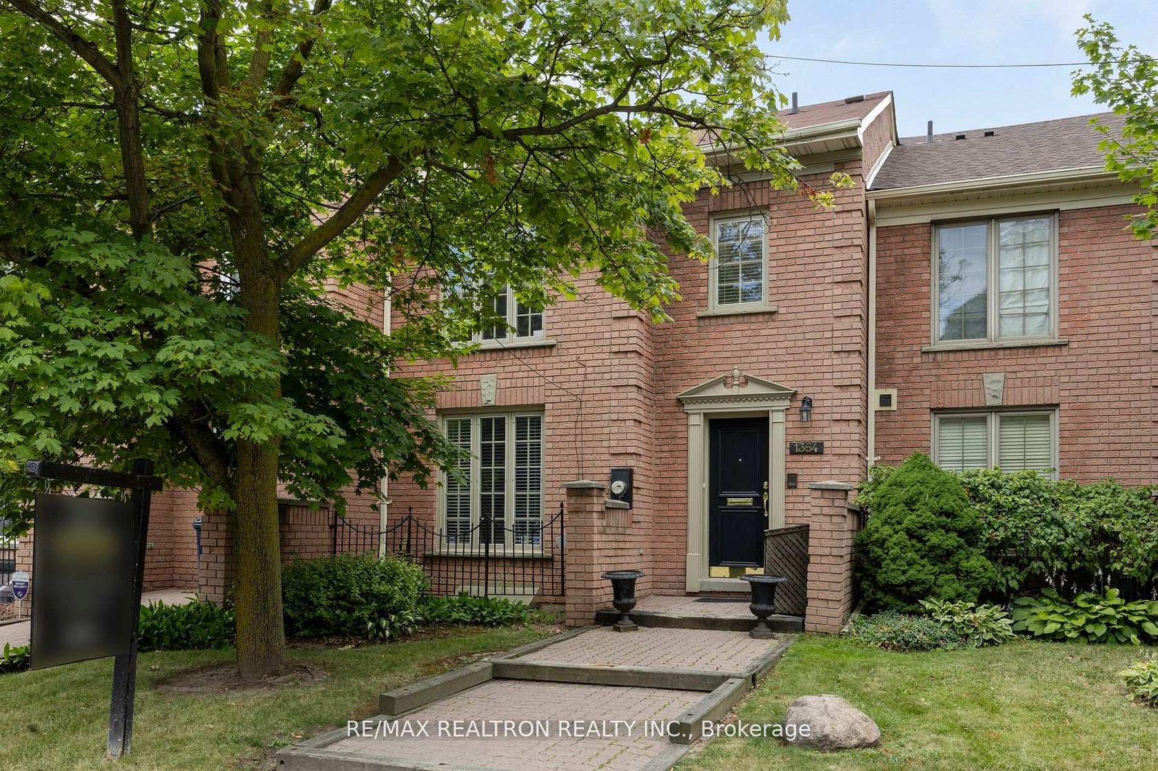 1364 Avenue Road, Lawrence Park South, Toronto by Loree Meneguzzi Real Estate 1364 Avenue Road, Lawrence Park South, Toronto