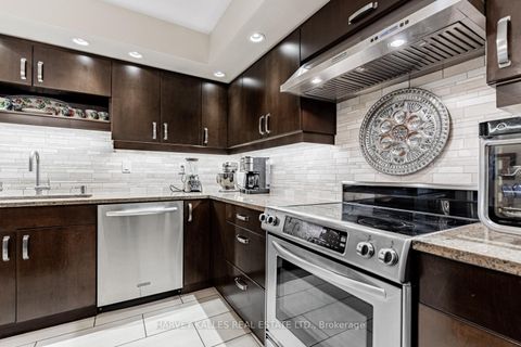 Photo 10 at 906 - 65 Spring Garden Avenue, Willowdale East, Toronto