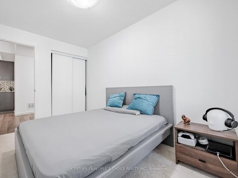 Photo 17 at 32 - 120 Twenty Fourth Street, Long Branch, Toronto