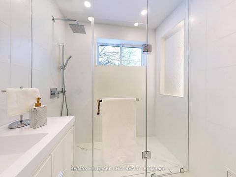 Photo 12 at 3 Davidson Road, Aurora Highlands, Aurora