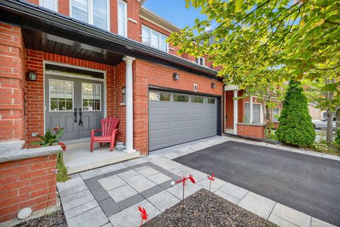 Photo 1 at 8 - 484 Worthington Avenue, Oak Ridges Lake Wilcox, Richmond Hill