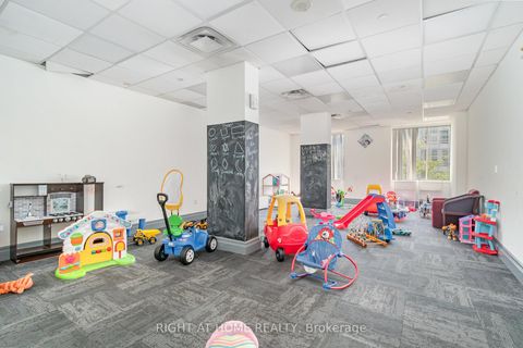 Photo 4 at 1912 - 1 Lee Centre Drive, Woburn, Toronto