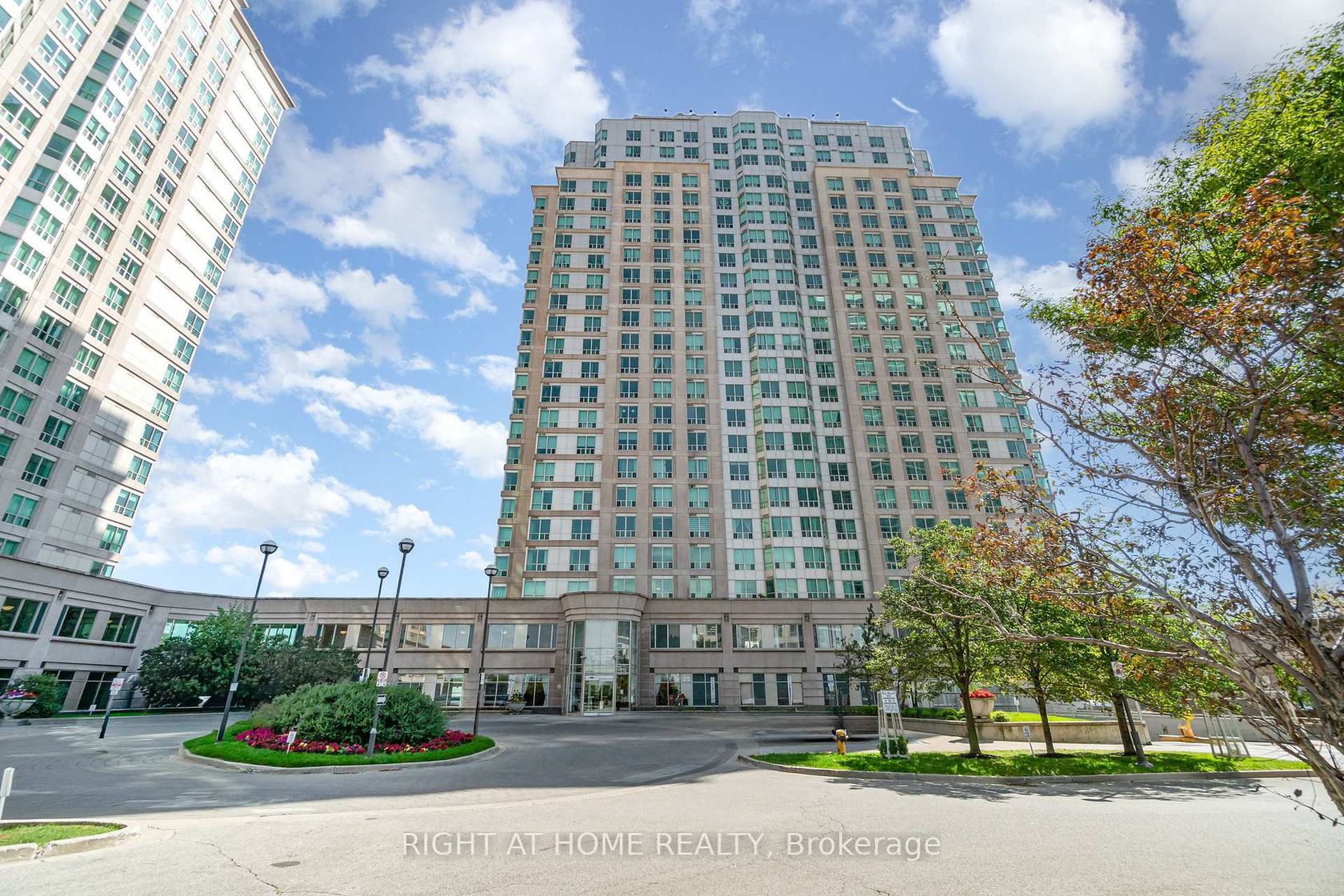 1912 - 1 Lee Centre Drive, Woburn, Toronto 